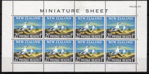 New Zealand B67a MNH Red-Billed Gull Miniature Sheet, Birds ZAYIX 0324M0311