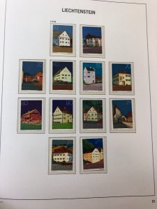 LIECHTENSTEIN – SOLID COLLECTION IN PAIR OF HINGELESS DAVO ALBUMS – 425277