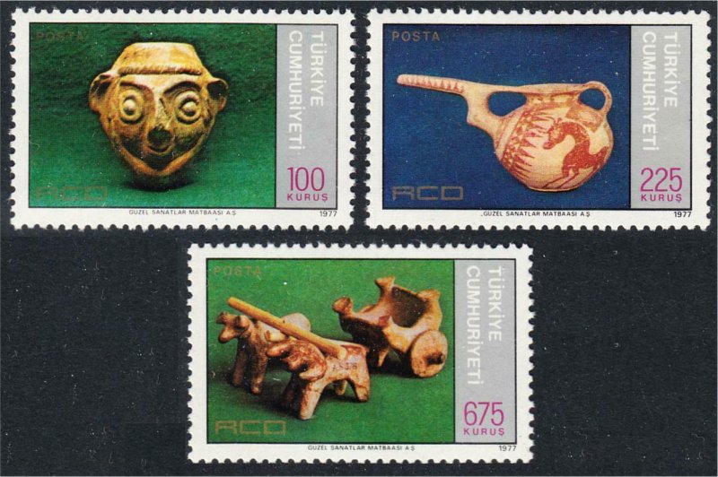 Turkey 1977 Istanbul 77 Stamp Exhibition Ancient Pottery Set 3 Stamps #2053-2055