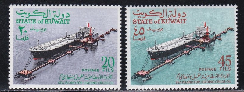 Kuwait # 515-516, Tanker Loading Crude Oil, NH, 1/2 Cat.