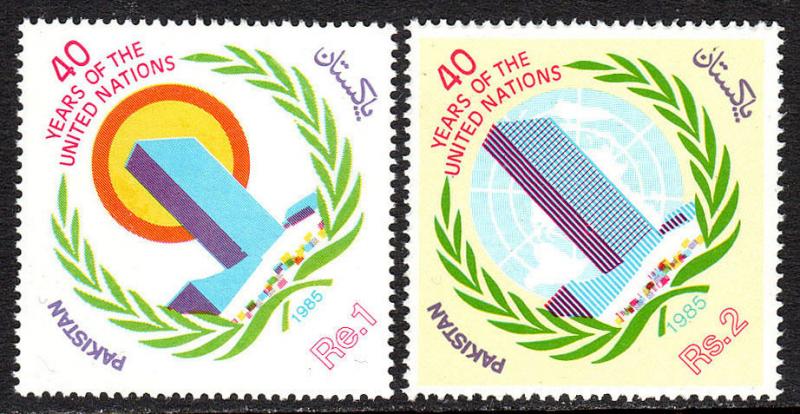 Pakistan 656-657, MNH. UN, 40th anniv. Building, Emblem, 1985