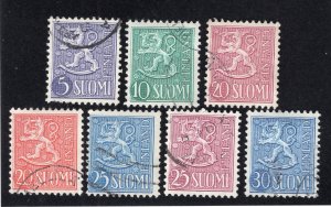 Finland 1954-59 5p to 30p Arms, Scott 315-316, 319-323 used, value = $1.75