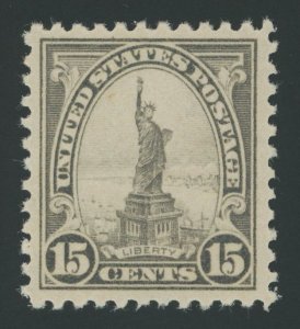 USA 566 - 15 cent Liberty perf 11 - VF Mint hinged