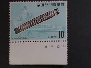 ​KOREA-1974-SC# 883- KOMUNKO, SIX STRINGED ZITHER- MNH WE SHIP TO WORLDWIDE VF