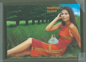 Norfolk Island #738  Souvenir Sheet