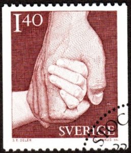 Sweden 1321 - Used - 1.40k Child Holding Adult's Hand (1980)