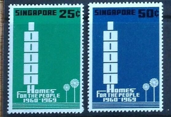 SINGAPORE 1961-1982 SELECTION UNMOUNTED  MINT.CAT £36