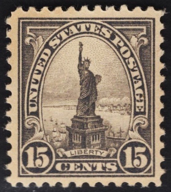 US #566 15c Gray Statue of Liberty MINT NH OG SCV $35