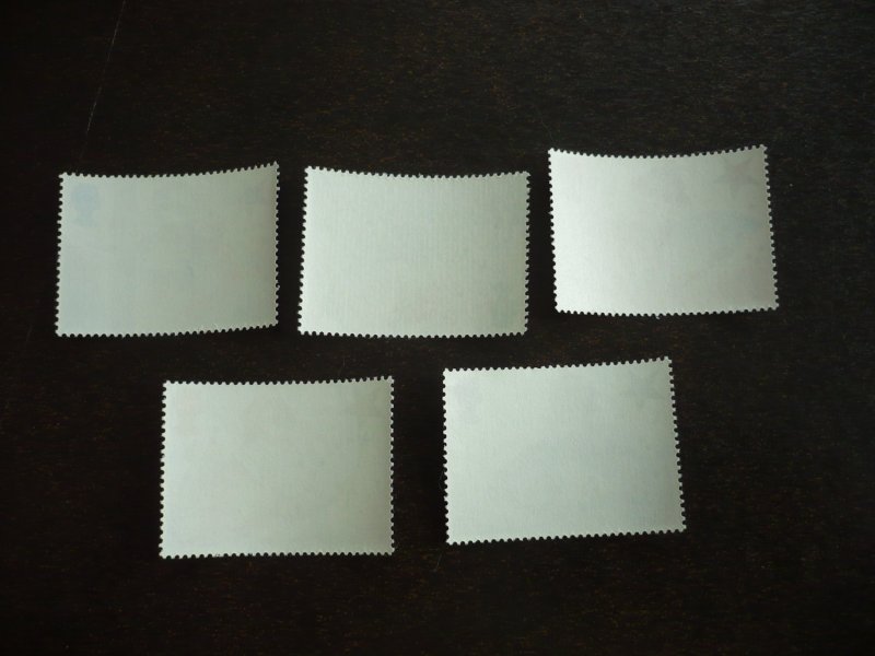 Stamps - Great Britain - Scott# 1124-1128 - Mint Never Hinged Set of 5 Stamps
