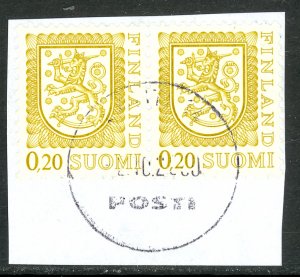 FINLAND 1975-90 20p Yellow Bister P. 11 1/2 ARMS Issue Pair Sc 556a VFU on Piece