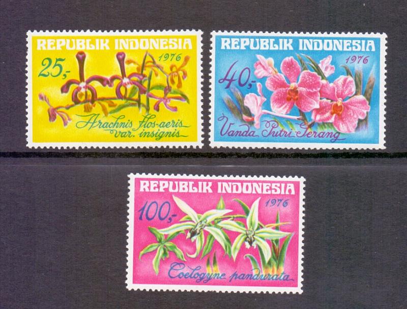 Indonesia  1976  MNH orchids  complete set