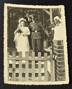 WEHRMACHT WEDDING BRIDE GROOM IRON CROSS WW2 WWII German Military Wartime Photo