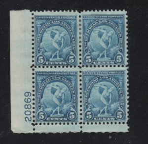 Scott#  719  unused OG  Top 2 Stamps Hinged Plate Block of 4
