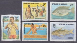 1983 Upper Volta  904-908 Marine fauna - Fishing 6,00 €