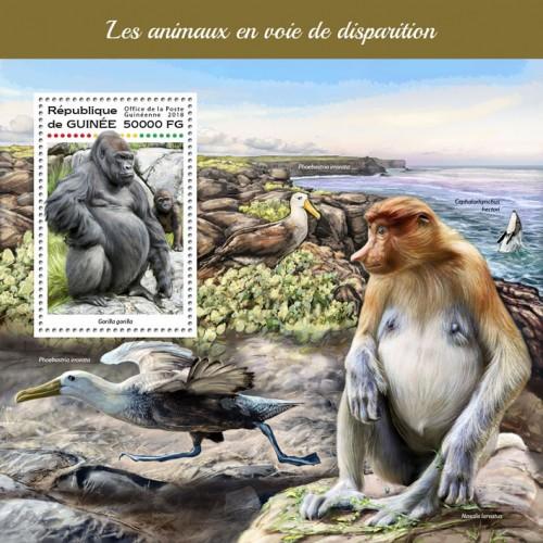 GUINEA - 2018 - Endangered Animals - Perf Souv Sheet - MNH