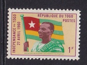 Togo   #378 MNH  1960 prime minister and flag  1fr