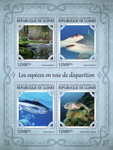 GUINEA 2017 SHEET ENDANGERED SPECIES FISHES TURTLES MARINE LIFE SHARKS gu17103a