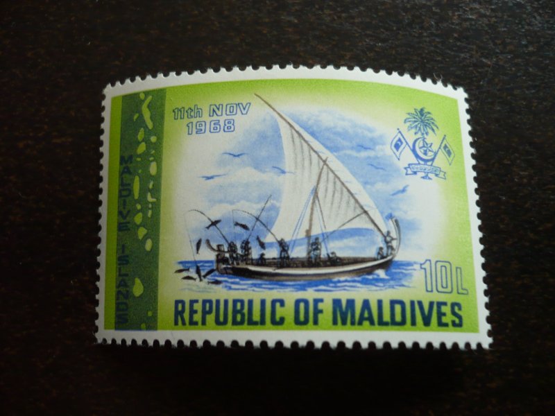 Stamps - Maldive Islands - Scott# 292 - Mint Hinged Part Set of 1 Stamp