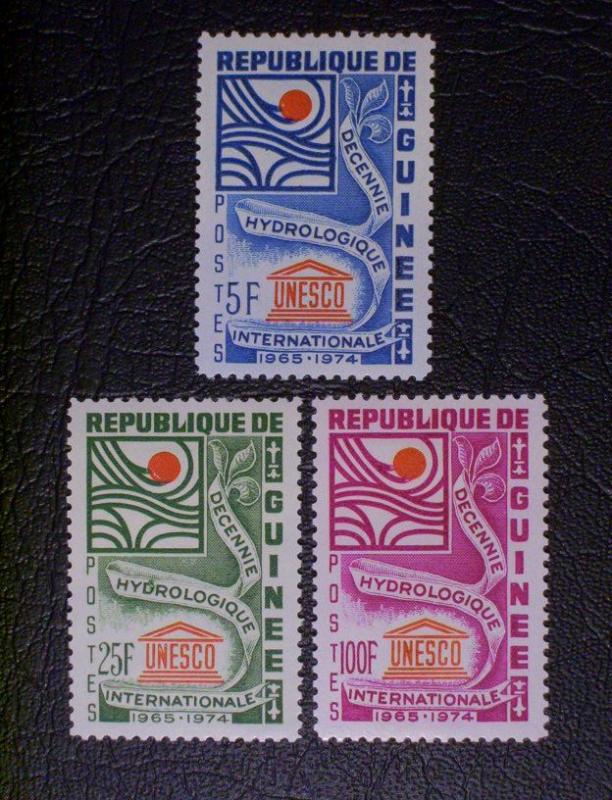 Guinea Scott #433-435 unused