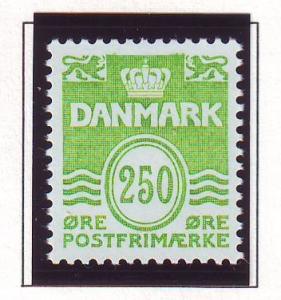 Denmark Sc 695 1985 250 ore bright yellow green wavy lines stamp mint NH