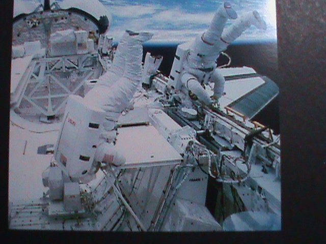 ​UNITED STATES-SC#3411 ESCAPING THE GRAVITY OF EARTH- HOLOGRAM MNH S/S VF-RARE