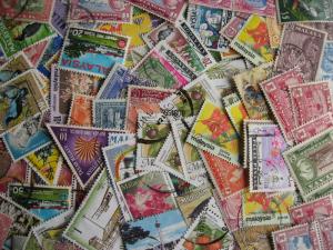 Scrap pile of 110 MALAYA,states,MALAYSIA Duplicates, mixed condition,what lurks?