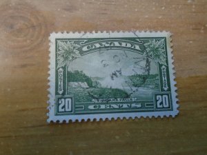 Canada  #  225  VF  used