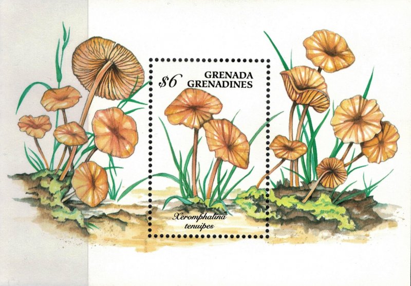 GRENADA GRENADINES 1994 - Mushrooms / minisheet MNH