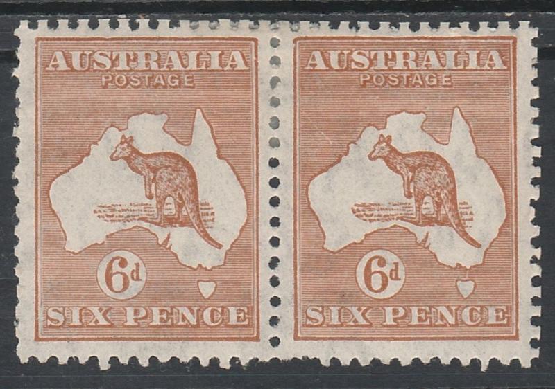 AUSTRALIA 1931 KANGAROO 6D PAIR VARIETY RETOUCHED TOP FRAME & SCRATCH C OF A WMK