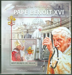 NIGER 2013 HONORING THE PONTIFICATE OF POPE BENEDICT XVI SOUVENIR SHEET