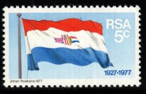 SOUTH AFRICA SG438 1977 50TH ANNIV OF NATIONAL FLAG MNH