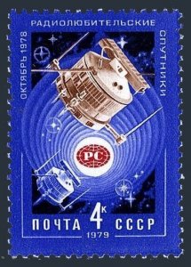 Russia 4733 two stamps, MNH. Michel 4820. Sputniks Radio 1 & Radio 2, 1979.