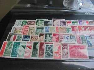 GERMANY 1940S MNH 32 SETS (113)