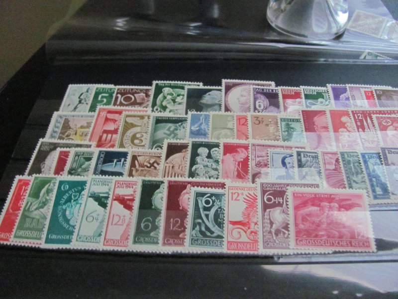 GERMANY 1940S MNH 32 SETS (113)