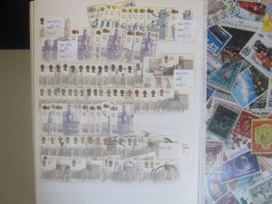 GREAT BRITAIN ELIZABETH II 1952-1990s Stockbook with a heavily dupl - 18242