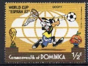 DOMINICA - DISNEY - FOOTBALL - SOCCER - NARANJITA - 1982 - GOOFY - 1/2 -