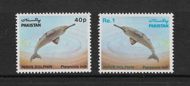 FISH - PAKISTAN #568-9   DOLPHIN  MNH