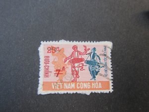 Vietnam 1975 Sc 500 on piece FU
