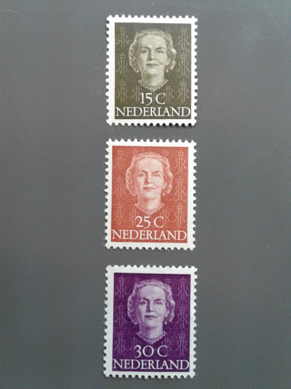 Netherlands 310,312-313 F-VF MH - Scott $ 18.75