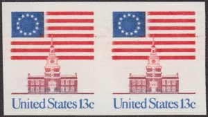 1975 IMPERF PAIR MNH 13¢ FLAG & INDEPENDENCE HALL #1625a XF, CURRENT CATALOG $20