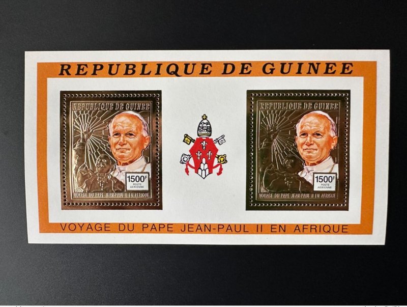 Guinea 1992 Mi. 1390 Klb Gold Pope John Paul II in Africa