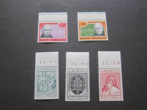 Vatican 1972' Sc 518-530 Issues Cpt. 4 sets MNH