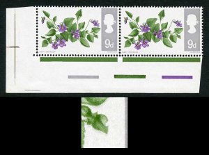 Spec W117b 1967 9d Flowers (Ordinary) with Nock in Leaf Variety Pair U/M