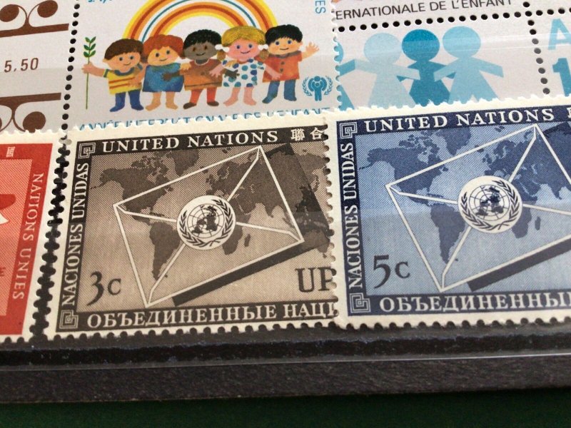 United Nations  vintage mint never hinged &  used  stamps Ref 61991 