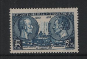 France  #374  MNH 1939  Niepce and Daguerre