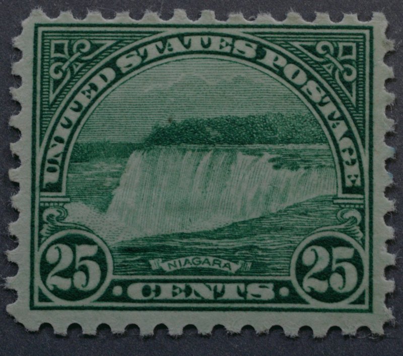 United States #568 25 Cent Niagara OG