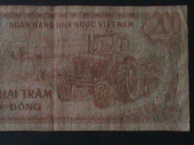 ​VIETNAM-1987-STATE BANK-$200 DONG- CIRCULATED-VF-37 YEARS OLD