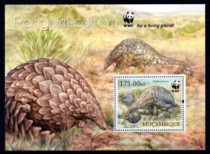 Mozambique 2013 Ground Pangolin - WWF Mint MNH Miniature Sheet SC 2826