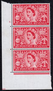 Great Britain 1953 QEII Coronation 2½d Strip MH with Cylinder No. 4 SG 532
