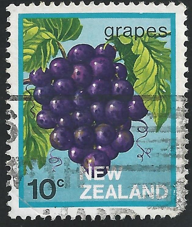 New Zealand #761 10c Fruit Export Grapes